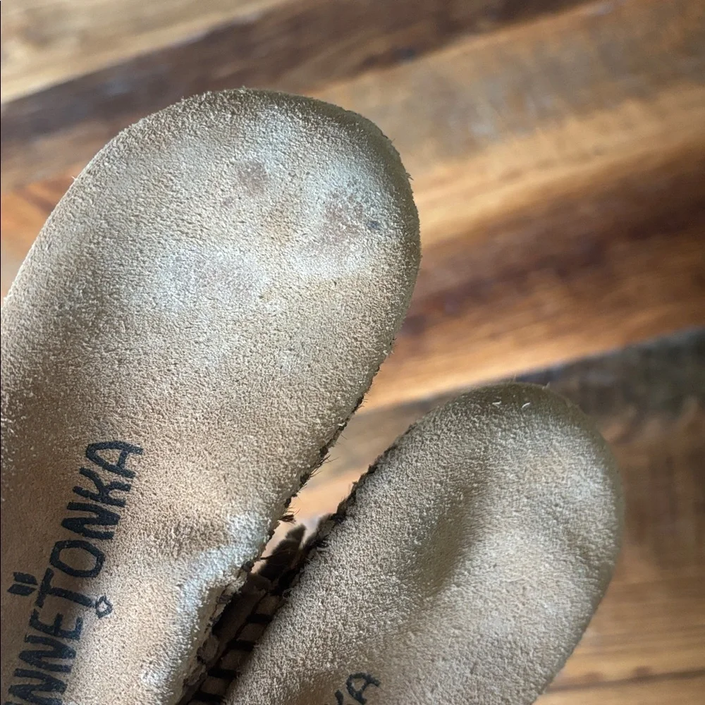 Minnetonka Baby/Toddler Leopard Print Fringe Moccasin - Tan size 4